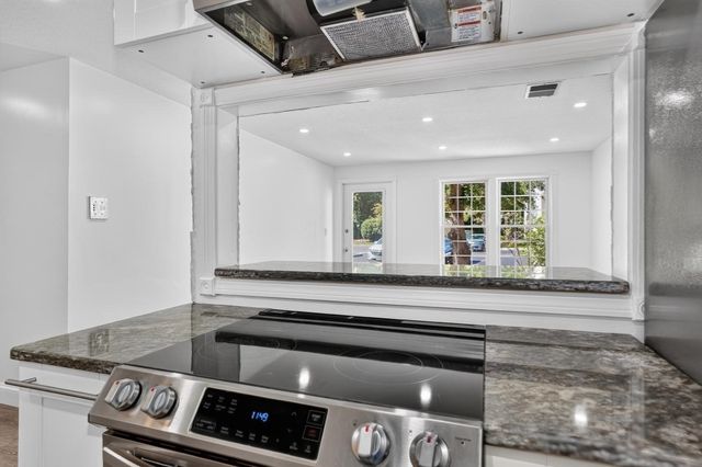 20 Walden Drive 15, Natick, MA 01760
