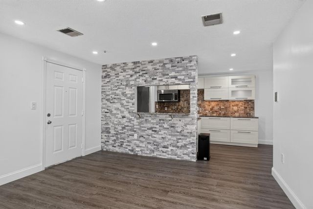 20 Walden Drive 15, Natick, MA 01760