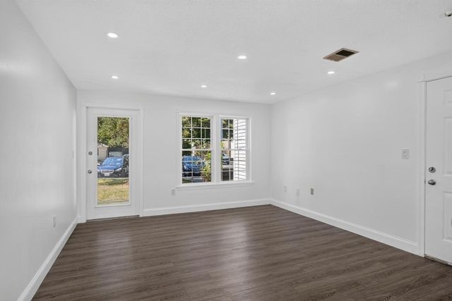 20 Walden Drive 15, Natick, MA 01760