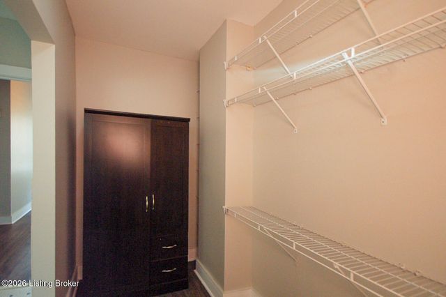323 W Broadway 1003, Louisville, KY 40202