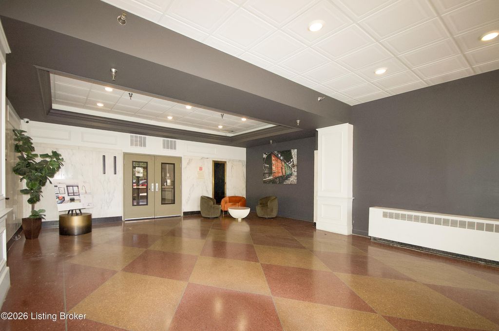 323 W Broadway 1003, Louisville, KY 40202