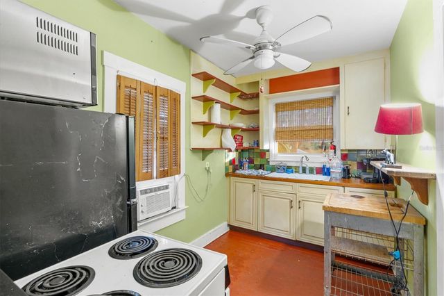 2121 7TH AVENUE W, Bradenton, FL 34205