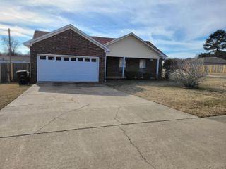 303 W Valentine Road, Jacksonville, AR 72076