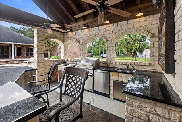 27076 Interstate 10, Winnie, TX 77665