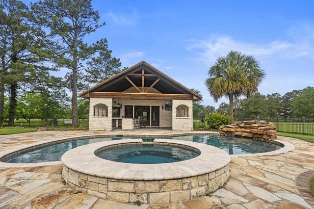 27076 Interstate 10, Winnie, TX 77665