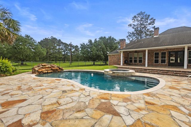 27076 Interstate 10, Winnie, TX 77665