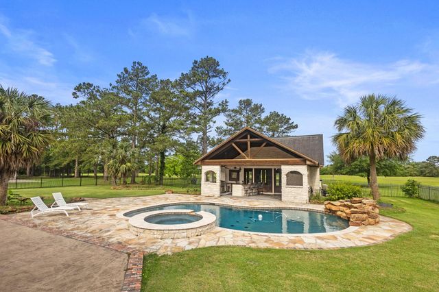 27076 Interstate 10, Winnie, TX 77665