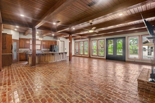 27076 Interstate 10, Winnie, TX 77665