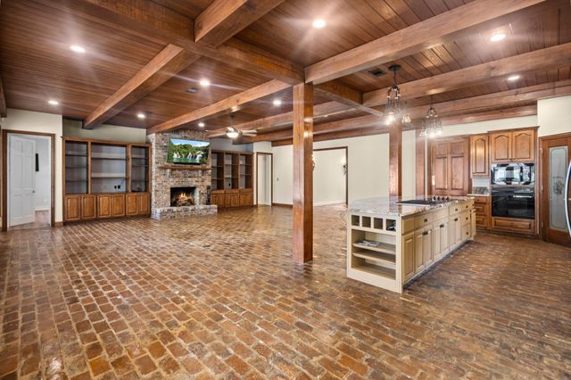 27076 Interstate 10, Winnie, TX 77665