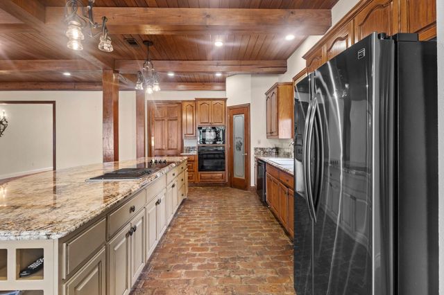 27076 Interstate 10, Winnie, TX 77665