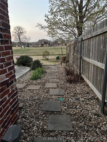 17005 E 48th Street, Tulsa, OK 74134