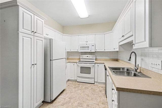 433 Peace Rollins Court, Kernersville, NC 27284