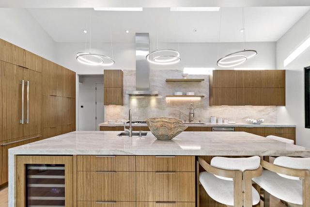 8 Hawkview Street, Portola Valley, CA 94028