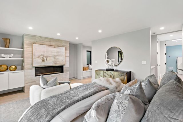 8 Hawkview Street, Portola Valley, CA 94028