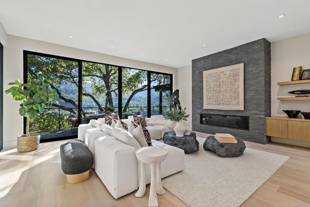 8 Hawkview Street, Portola Valley, CA 94028