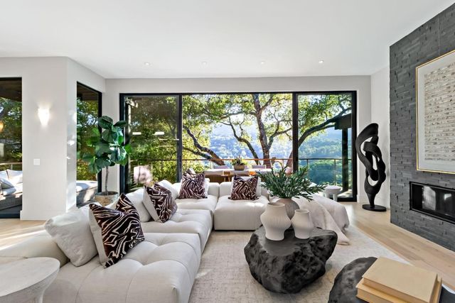 8 Hawkview Street, Portola Valley, CA 94028