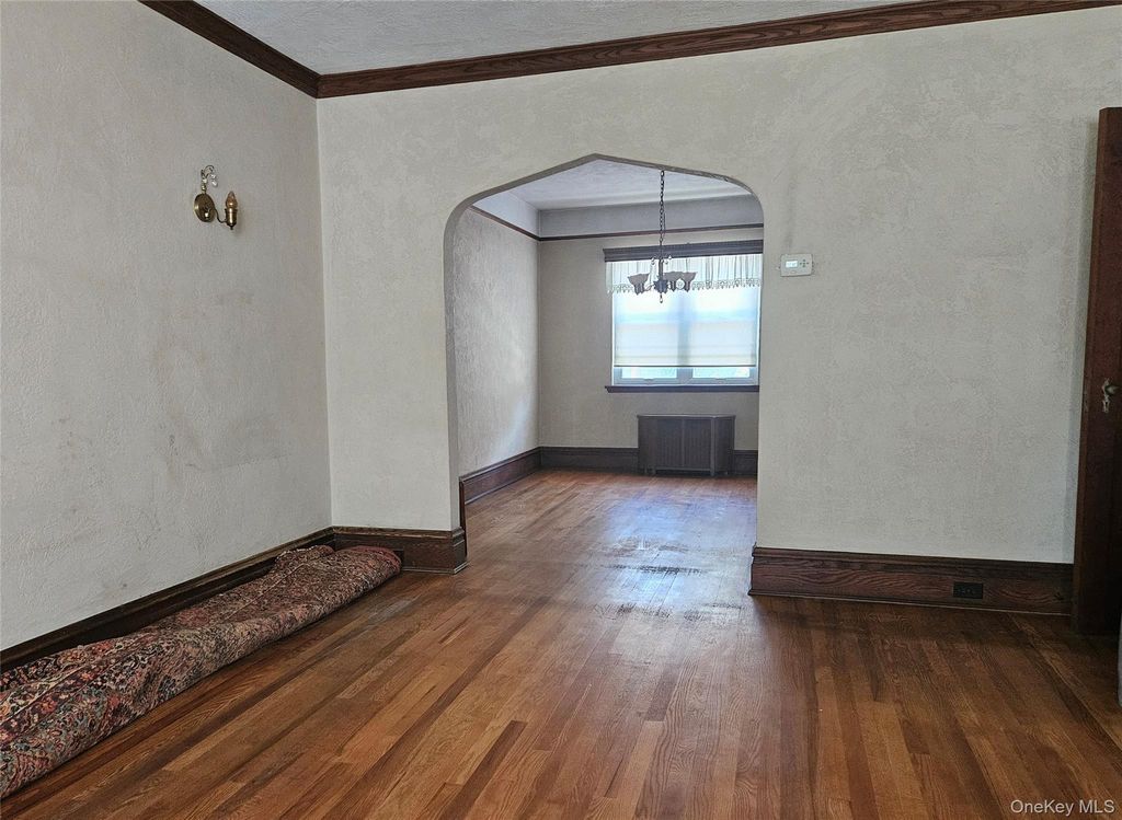 8121 77th Avenue, Glendale, NY 11385 — photo 3