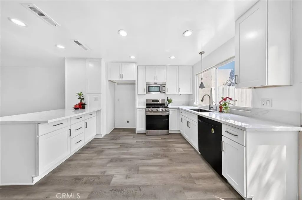 16733 Parthenia Street 5, Northridge, CA 91343