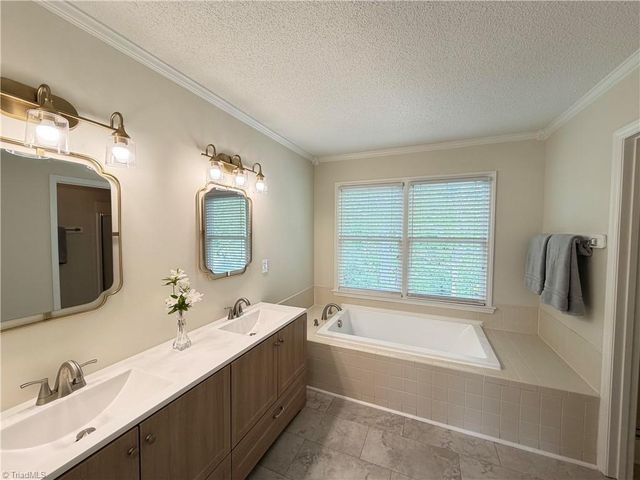 2251 Nettlebrook Drive, Winston-salem, NC 27106