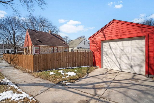 4602 W Sumac PLACE, Milwaukee, WI 53219