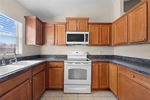 523 CHESTNUT AVENUE, Orange City, FL 32763