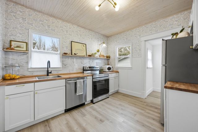 208 1 Avenue SE, Dilworth, MN 56529