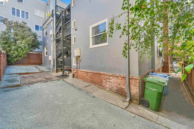 2421 Hilgard Ave, Berkeley, CA 94709