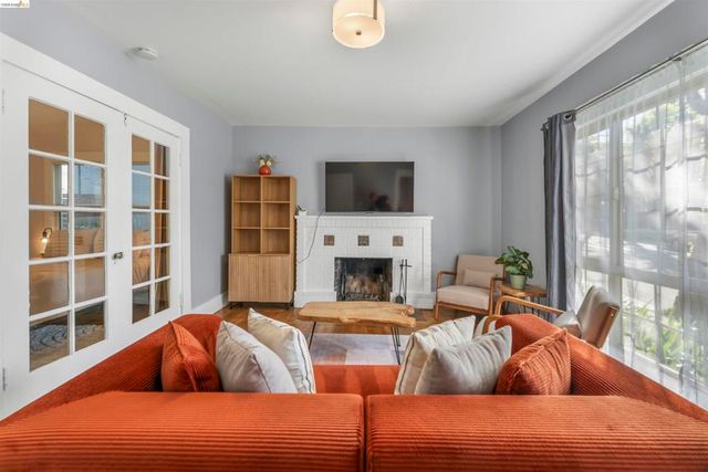 2421 Hilgard Ave, Berkeley, CA 94709