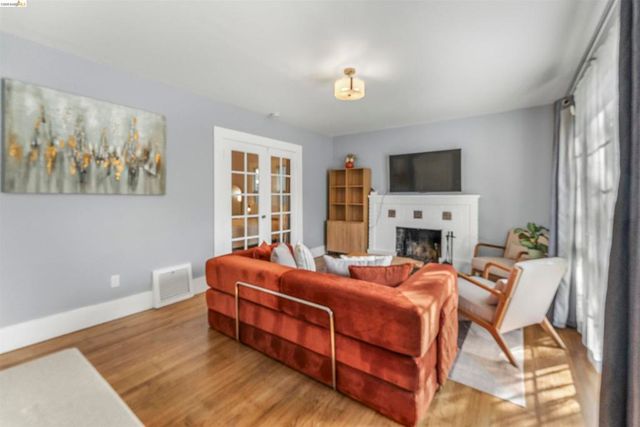 2421 Hilgard Ave, Berkeley, CA 94709