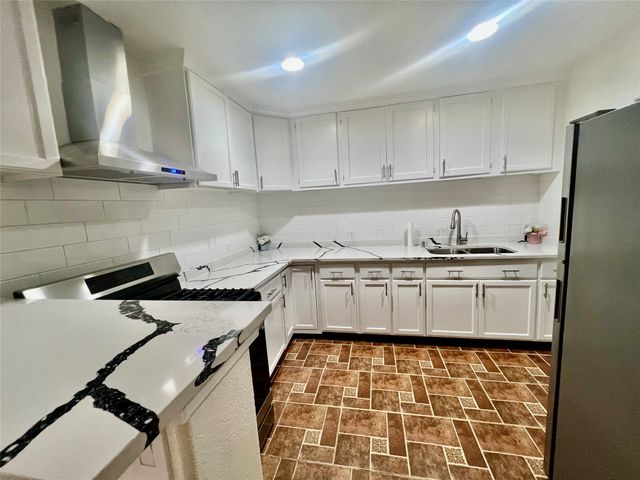 2212 Barlow Avenue, Dallas, TX 75224