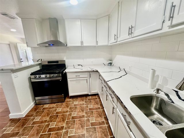 2212 Barlow Avenue, Dallas, TX 75224