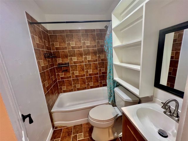 2212 Barlow Avenue, Dallas, TX 75224