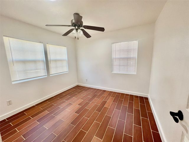 2212 Barlow Avenue, Dallas, TX 75224