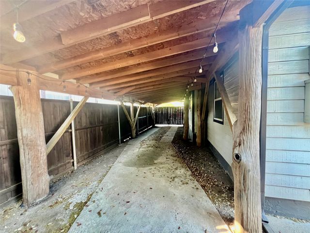 2212 Barlow Avenue, Dallas, TX 75224