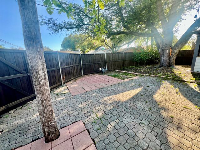 2212 Barlow Avenue, Dallas, TX 75224