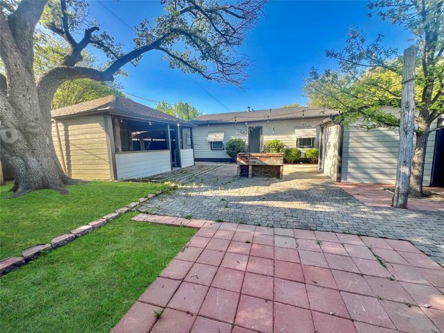 2212 Barlow Avenue, Dallas, TX 75224