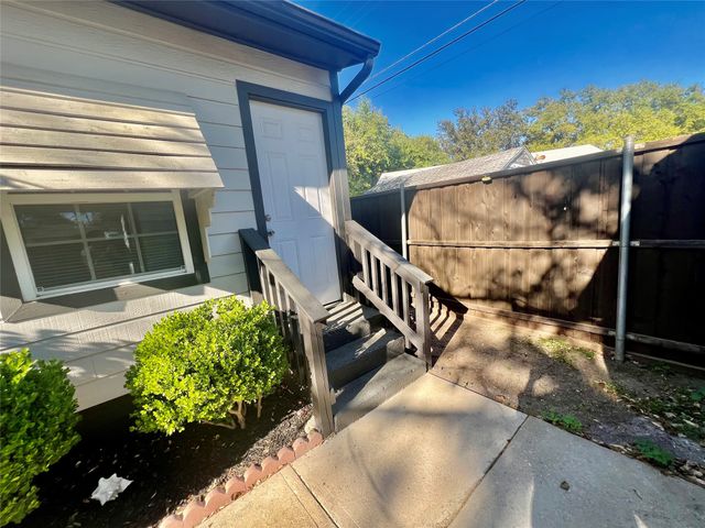 2212 Barlow Avenue, Dallas, TX 75224