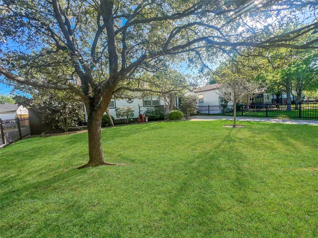 2212 Barlow Avenue, Dallas, TX 75224