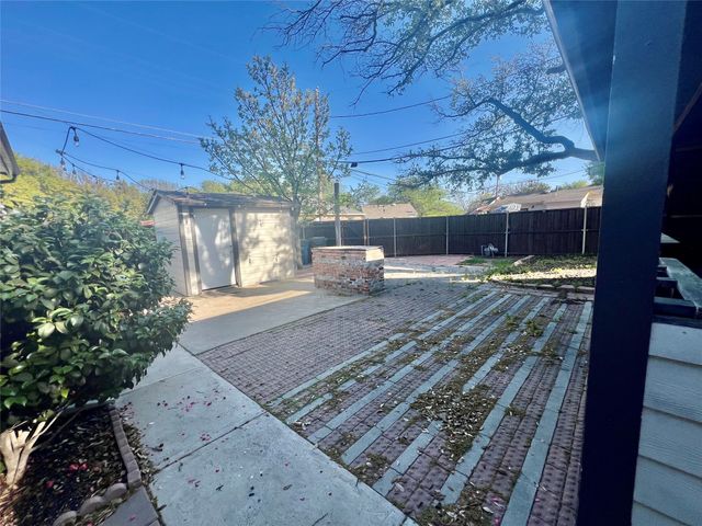 2212 Barlow Avenue, Dallas, TX 75224