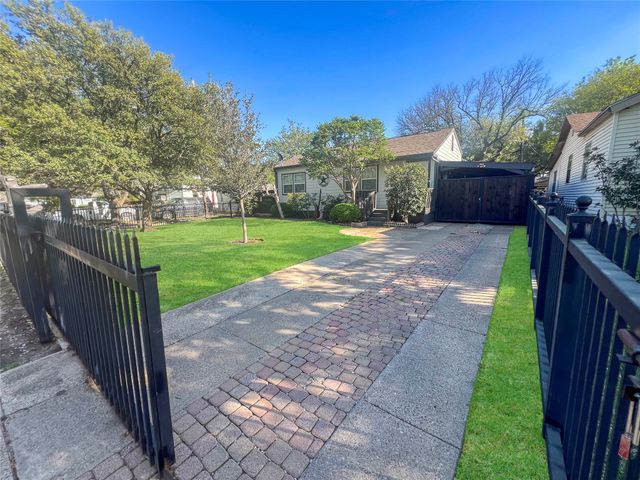 2212 Barlow Avenue, Dallas, TX 75224