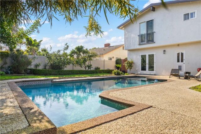 2038 Aliso Avenue, Costa Mesa, CA 92627