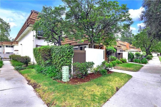 22210 James Alan Circle 1, Chatsworth, CA 91311