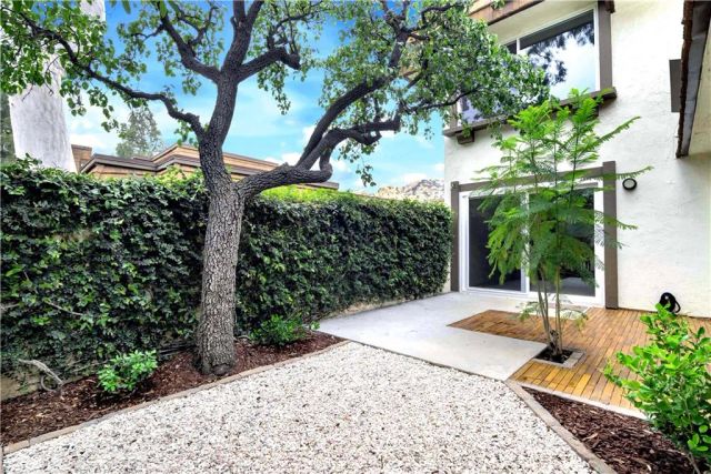 22210 James Alan Circle 1, Chatsworth, CA 91311