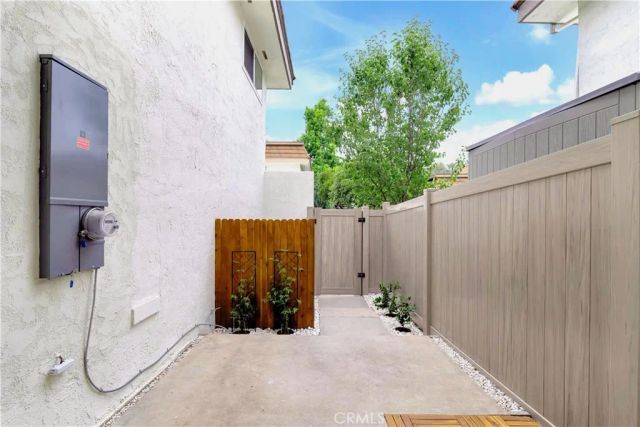 22210 James Alan Circle 1, Chatsworth, CA 91311
