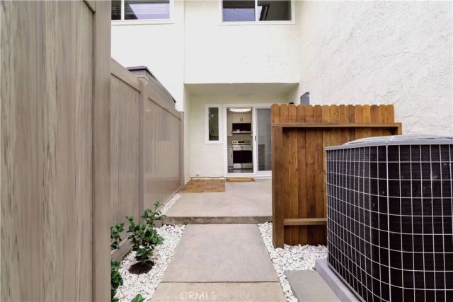 22210 James Alan Circle 1, Chatsworth, CA 91311