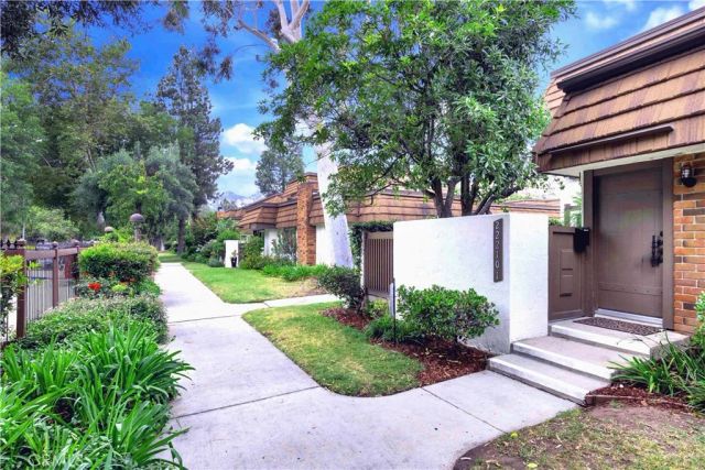 22210 James Alan Circle 1, Chatsworth, CA 91311