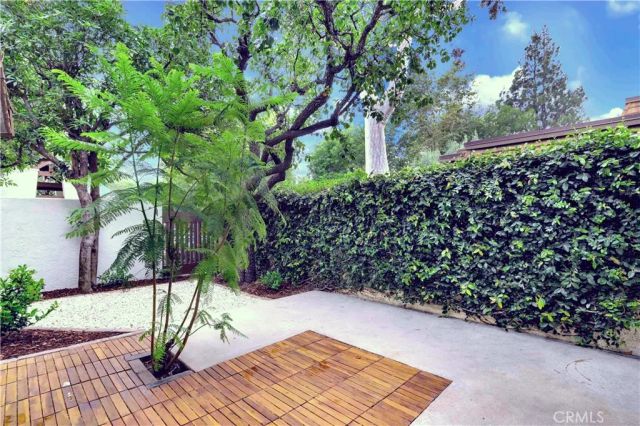 22210 James Alan Circle 1, Chatsworth, CA 91311