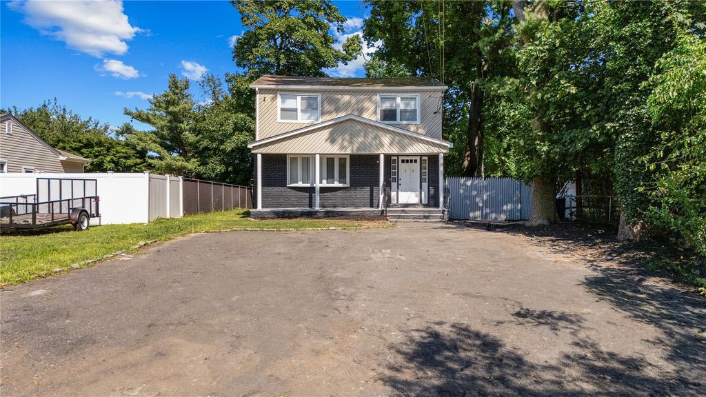 15 Pennsylvania Avenue, Brentwood, NY 11717