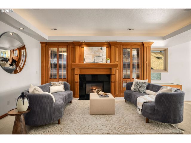 3012 LAKEVIEW Blvd, Lake Oswego, OR 97035