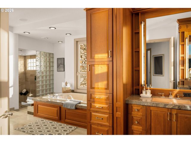 3012 LAKEVIEW Blvd, Lake Oswego, OR 97035